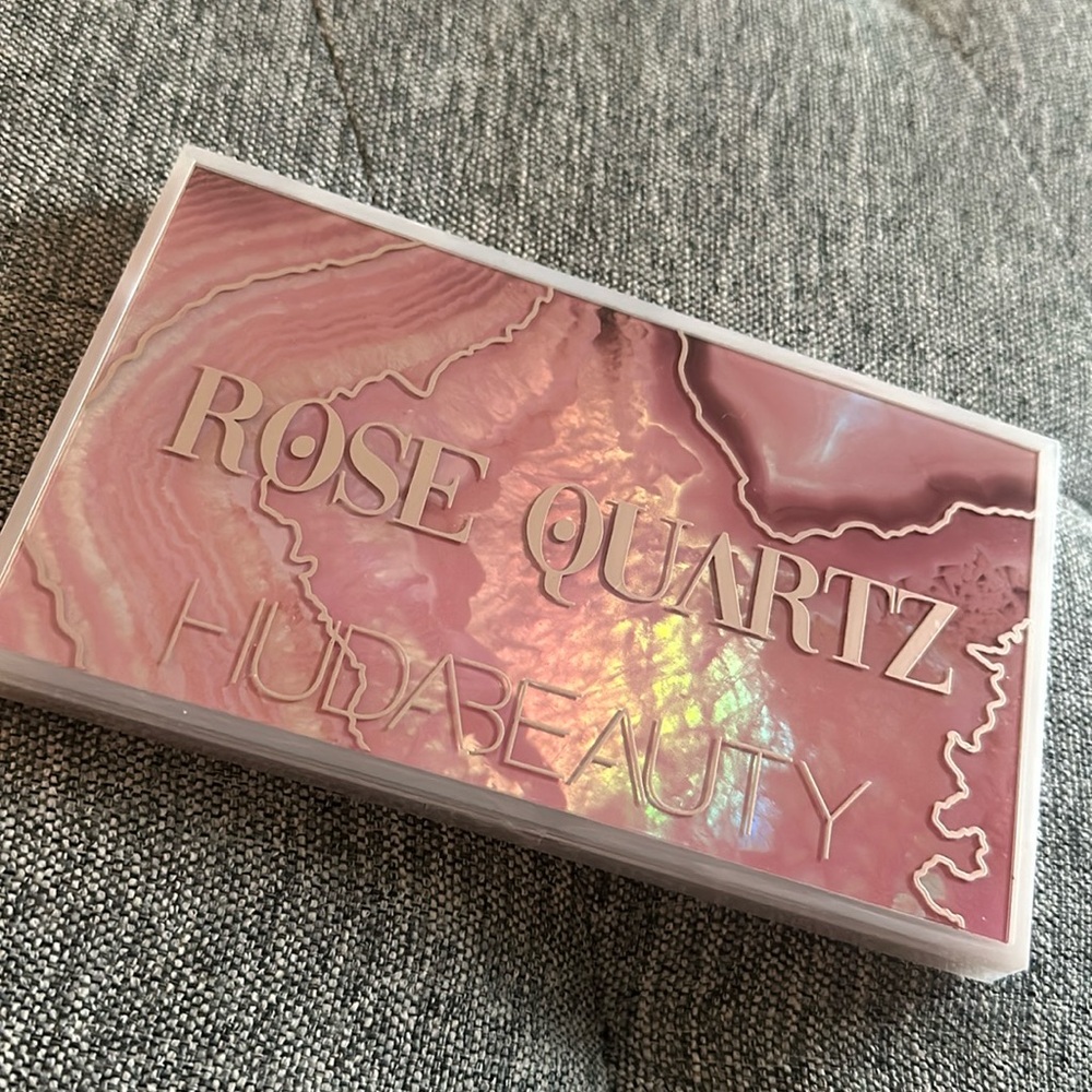 Rose Quartz eyeshadow huda beauty